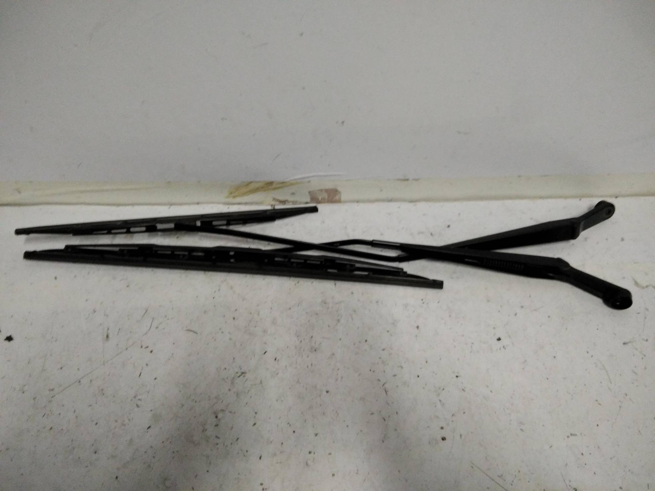 Braccio tergiparabrezza sx.